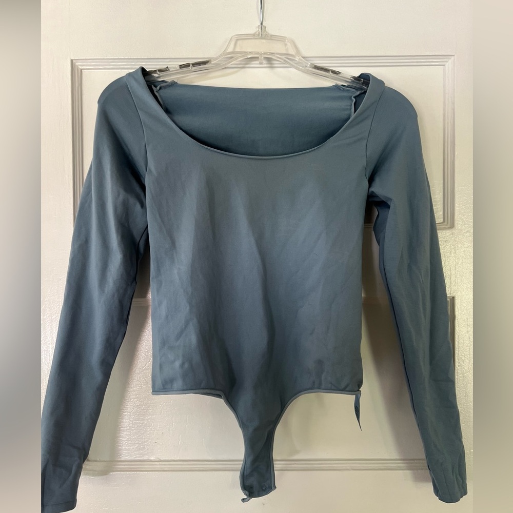 SKIMS Sz L/XL BLUE SCOOP NECK BODYSUIT SOLD OUT . Never worn! Doesn’t fit me.